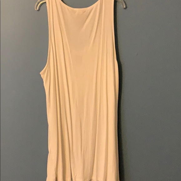 White tank top with crochet details - Picture 3 of 3